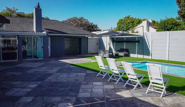 Frangipani House in Goodwood