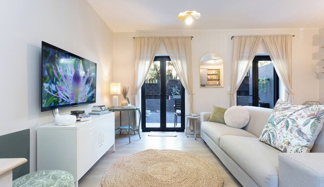 Fynbos, Stylish, Fully equipped Simon's Town apartment, 400m from the beach