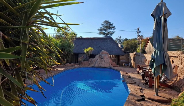 GerSan Oasis B&B: Your Peaceful Poolside Escape from City Life in Nigel