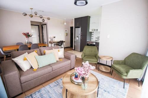 Golf Estate Apartment with Garden Views and Work-Friendly in Roodepoort
