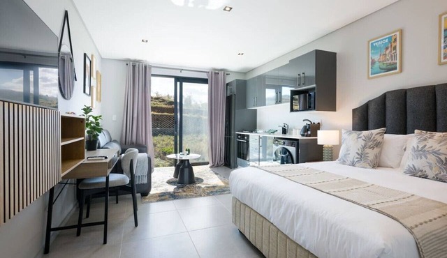 Gorgeous Ocean Club Studio G21 in Durban