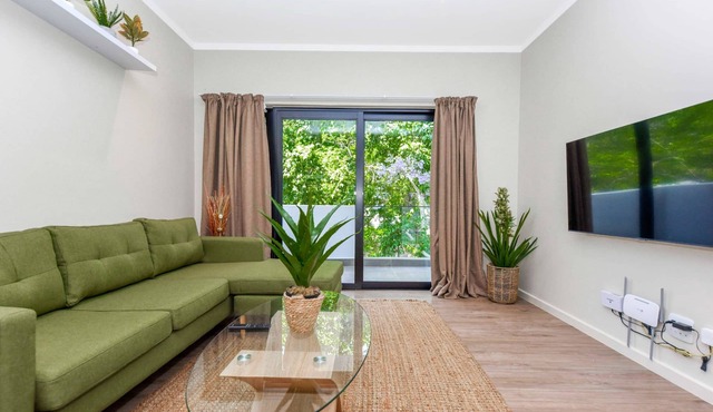 Grand | Brand New | 2 Bed | Rosebank in Johannesburg