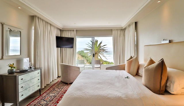 Hermanus Beachfront Lodge in Hermanus
