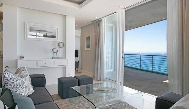 Horizon Bay 1602 Penthouse Apt with lovely views in Cape Town