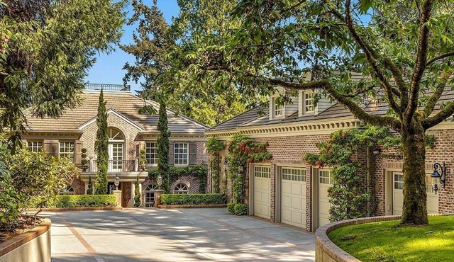 Hunts Point | Waterfront Estate & Guest Villa in Hunts Point