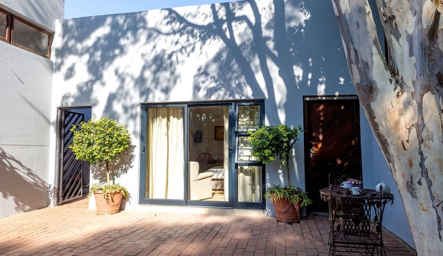 Inverter Backup; Parkwood 10min Walk to Rosebank in Randburg
