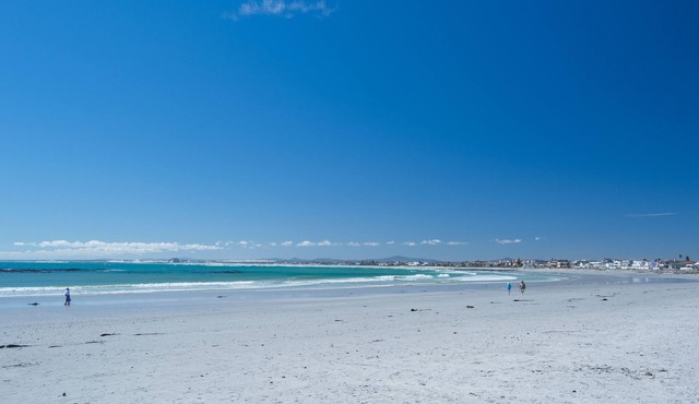 Island View f2: MELKBOSSTRAND SOUTH AFRICA in Cape Town