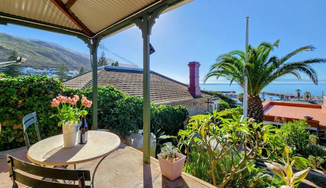 Kalk Bay Cottage with Patio Harbour View in Cape Town