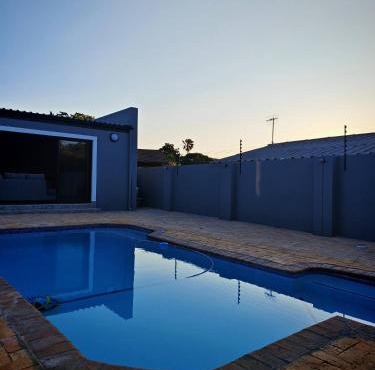 King Deluxe Cottage Room in Cape Town