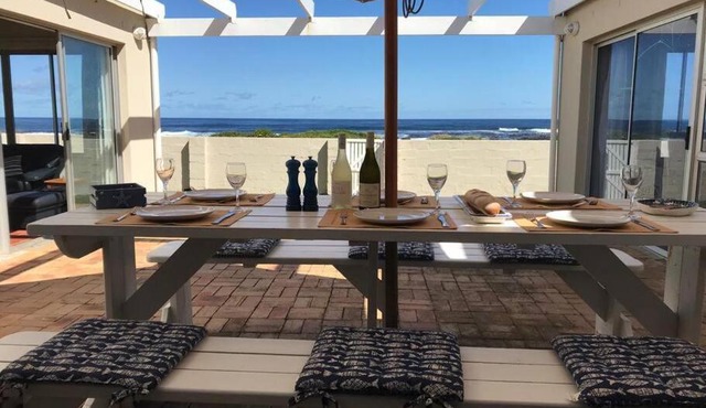La Mer, a beautiful seafront home in Sandbaai in Hermanus