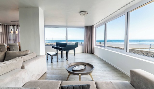 Lagoon Beach Hotel & Spa in Cape Town