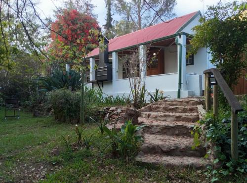 Lalapanzi Guest Cottage - Off-Grid Comfort in Boplaas