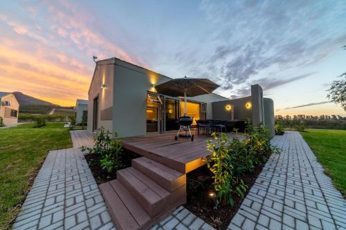 LEO Sky Farm Cottages in Simondium