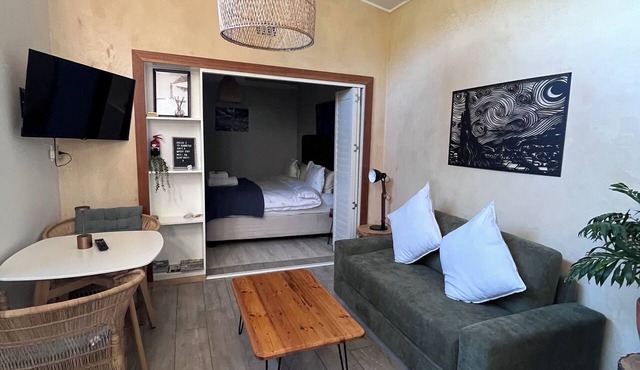 Lighthouse Beach cottage, Cape Town apartment by the beach near Cape Point in Cape Town