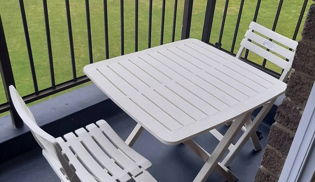 Lovely 3 bedroom with full sea view, restaurants, in East London