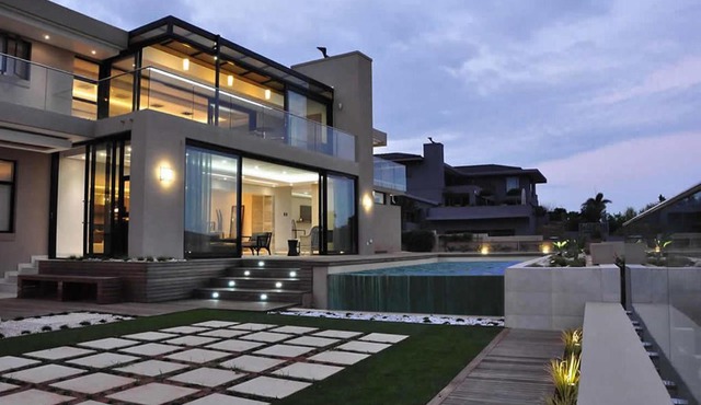 Luxe Life House in Sheffield Beach