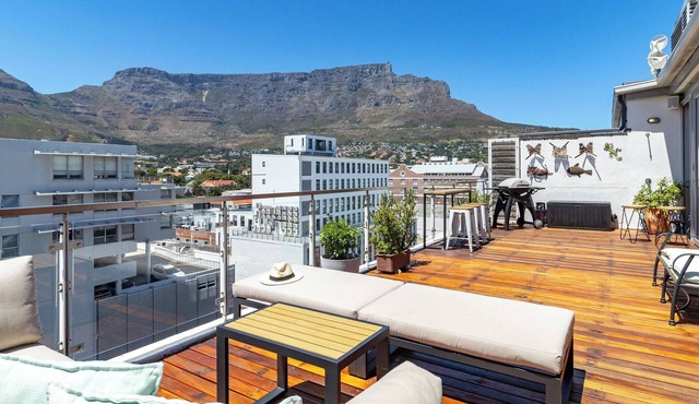 Luxurious 2-Bedroom Penthouse with Stunning Views in Central Cape Town in Cape Town