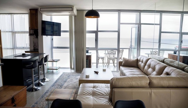 Luxurious 3-Bedroom Apartment with Ocean Views in Cape Town