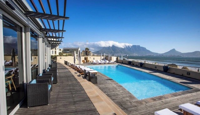 Luxurious Accessible Apartment With Ocean Views in Kaapstad