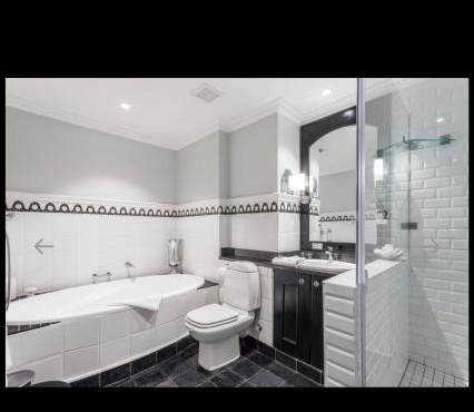 Luxurious Accessible Apartment with Stunning Views in Cape Town in Cape Town