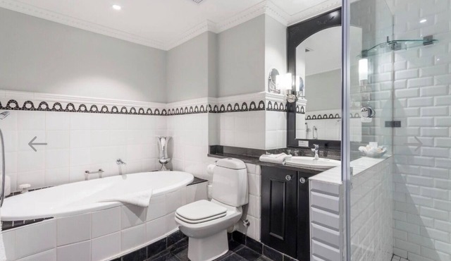 Luxurious Accessible Apartment with Stunning Views in Cape Town