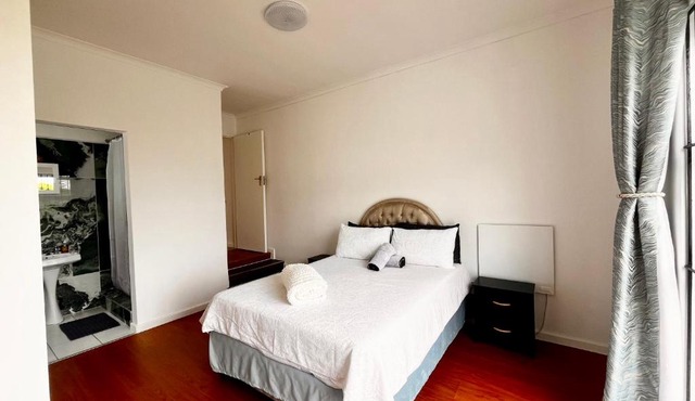 Luxury 3 Bedroom Home with exceptional Mountain and Lake views in Cape Town, Muizenberg in Marina Da Gama