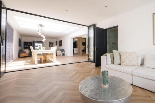 Luxury 3 Bedroom Villa - sleeps 6 in Athlone