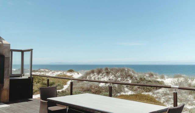 Luxury 4 Bedroom Beachfront Villa/Private Pool & Ocean Views in Yzerfontein