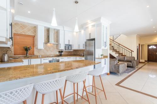 Luxury 5 Bedroom Villa with Heated Pool and Inverter in Blouberg