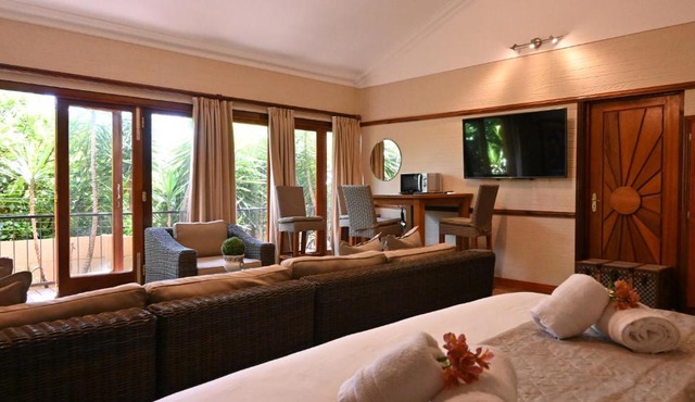 LUXURY EN-SUITE ROOM WITH LOUNGE @ 4 STAR GUEST HOUSE in Middelburg