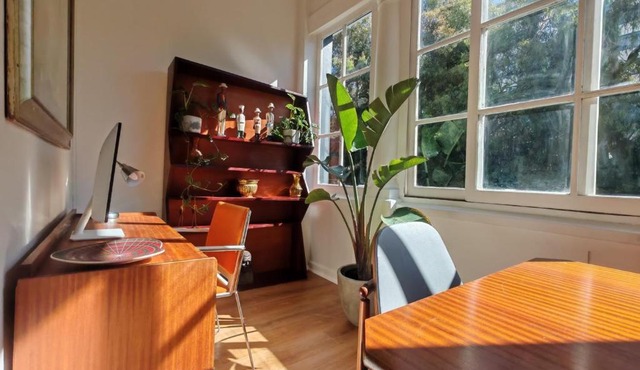 Lyron - Large, central and secure 3 bed with ACs and workspace in Cape Town