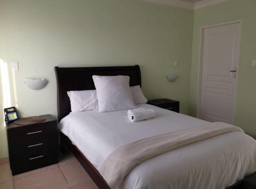 Mahlambandlopfu Presidential Guest House in Carletonville