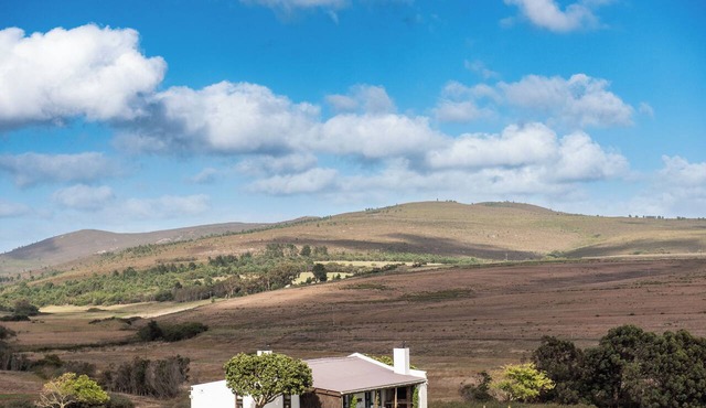 Merino - 2 bedroom cottage in welcoming Stanford with stunning views and space in Hermanus