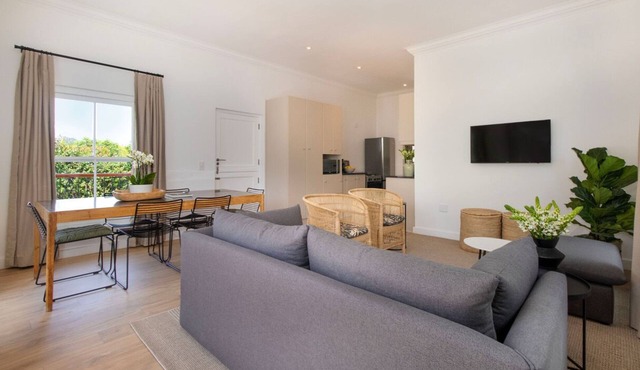 Middedorp Villa and Apartments in Stellenbosch