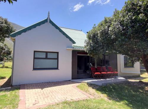 Milkwood Cottage in Bettyʼs Bay