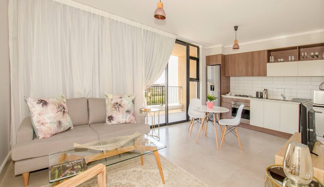 Modern Apartment in Century City