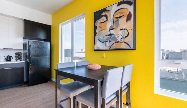 Modern Light-Filled, Walk to Little Tokyo, DTLA Views in Los Angeles