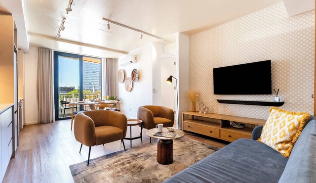 Modern, Sea Views, Pool, Sea Point - Eleve 602 Apt in Cape Town