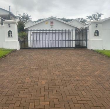 Moulin Rouge Overnight Accomodation in Uvongo Beach