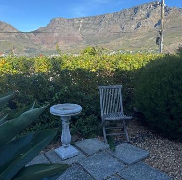 Mountain Views in the Heart of Tamboerskloof in Cape Town