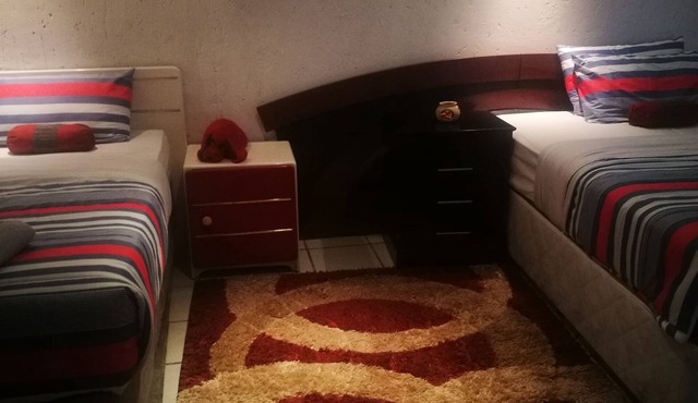 Naisar Sparkling White Apartment in Germiston