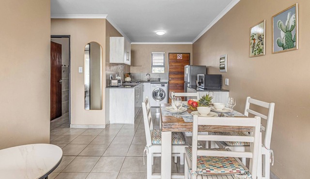 No3 Airville Ember,9 min Drive to Cresta Mall in Randburg