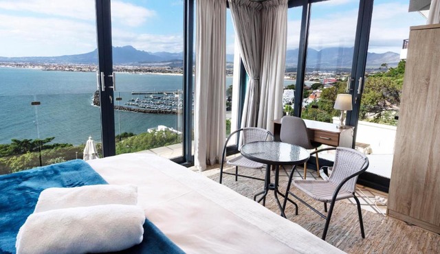 'Ocean Views', Modern, Spacious Home, 3 En-suite Bedrooms
