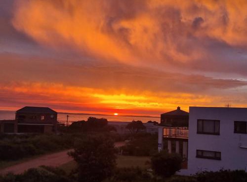 OceansCrest Seaview Apartment in Bettyʼs Bay