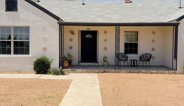 Ocotillo House: Centrally Located 3Bed/3Bath Home in Marfa
