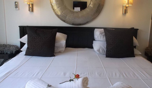 Old Mill Lodge, Working Ostrich Farm & Restaurant, Oudtshoorn in Oudtshoorn