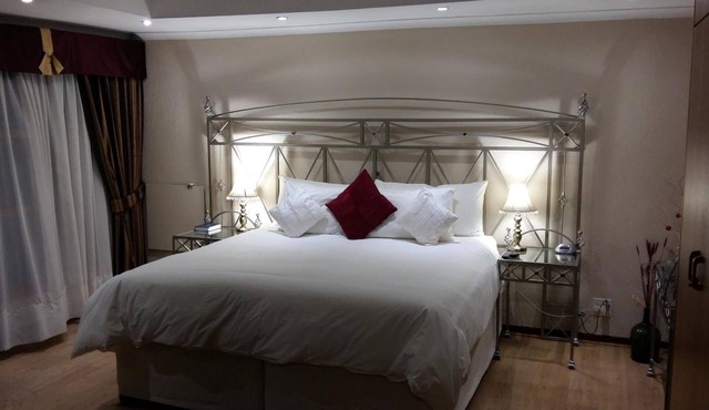 Old Oak Guest House in Cape Town