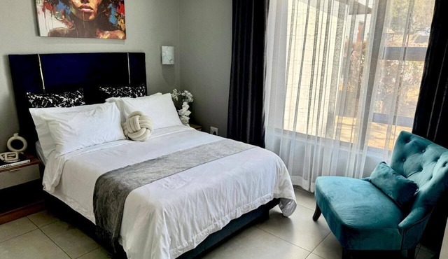 Peaceful Central location Fast WiFi & workspace 24/7 security cameras in Centurion