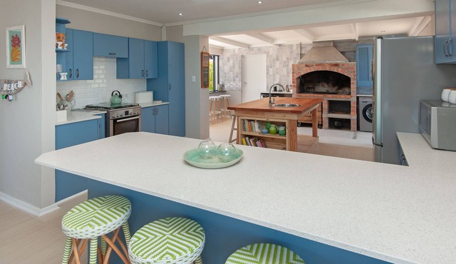 Pearly Beach House - Four Bedroom House, Sleeps 8 in Gansbaai