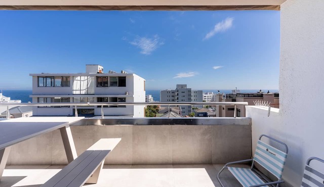 Perfect Location, Views - Bantry Bay Pearl Apt in Cape Town